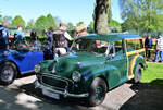 Morris Minor 1000 Traveller Kombi mit charakteristischem Holzrahmen, am 1.5.2026 auf dem Weg zu Fr�hlingserwachen der Oldtimerfreunde Grenzland auf dem Loherhof in Geilenkirchen 