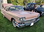 Oldsmobile Dynamic 88 fourdoor Sedan des Modelljahres 1958 im Farbton desert glow.