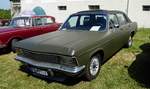 =Opel Diplomat 3.0 E, Bj. 1972, 177 PS, steht bei Blech & Barock im Juli 2018 auf dem Gelände von Schloß Fasanerie bei Eichenzell 1