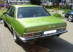 Heckansicht einer Opel Commodore B Limousine GS 2800 im Farbton limonengrün aus dem Jahr 1975. 16. Oldtimertreffen des ACK am 01.05.2024 in Essen-Kettwig.