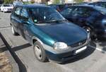 Opel Corsa B Sondermodell Advantage aus dem Jahr 1997. Hier sehen wir die f�nft�rige Version im Farbton zypressengr�nmetallic . Das Modell Advantage positionierte sich als vern�nftige, gut ausgestattetes Modell und wurde bis April 1998 im Verkaufspro ...
