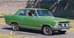 =Opel Kadett B auf der Zufahrt zur Oldtimerausstellung bei Schloss Fasanerie, 06-2025