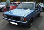 Opel Kadett C Coupe in der sportlichen SR-Ausstattung im Farbton saphirblaumetallic. Gebaut wurde das Modell im leider nicht mehr existierenden Opel-Werk in Bochum von 1973 bis 1979. Die Kadett C Baureihe war mit etlichen Motorisierungen zwischen 1.0l und 2.0l Hubraum lieferbar. Hier wurde ein Modell abgelichtet, das nach Juli 1977 produziert worden ist. Dieses ist an den neben den Hauptscheinwerfern montierten, vorderen Blinkern zu erkennen. Rund 10% der Kadett C Käufer orderten das hübsche und flüssig gezeichnete Coupe-Modell. Oldtimertreffen an der  Alten Dreherei  in Mülheim an der Ruhr am 18.06.2023.