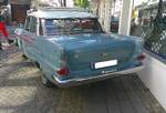 Heckansicht eines Opel Kapit�n P-LV aus dem Jahr 1962 im Farbton bavariablau.