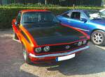 Opel Manta A GT/E im Farbton signalrot, produziert in den Jahren 1974 und 1975 Das Manta A Coupe wurde bereits 1970 auf der Basis des Ascona A auf den Markt gebracht. 1974 brachten die R�sselsheimer als Spitzenmodell dieser Baureihe, den besonders sportlichen GT/E auf den Markt. Bei seiner Markteinf�hrung kostete ein solcher GT/E in der Basisversion DM 12.530,00. Daf�r bekam man ein sportliches, viersitziges Coupe mit einem Vierzylinderreihenmotor, der serienm��ig aus einem Hubraum von 1897 cm� 105 PS leistet. Der gezeigte GT/E wurde 1974 erstmalig zum Stra�enverkehr zugelassen. Oldtimertreffen Nordstern Klassik in Gelsenkirchen am 16.08.2026.
