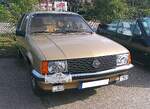 Opel Rekord E1 als viert�rige Limousine in der luxuri�sen Berlina-Ausstattung und lackiert im Farbton gazellenbeigemetallic.