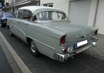 Heckansicht eines Opel Rekord P1 1700 in der Karosserieversion Limousine viertürig, gebaut von 1958 bis 1960.