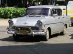 Auch Oldtimer deutscher Herkunft lassen sich auf Kuba finden:  Ein Opel Rekord P1 (Baujahr 1960) in der Altstadt von Havanna.