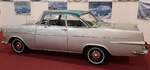 Opel Rekord P2 Coupe in der Farbkombination laplatasilber/ozeangrün, produziert von 1961 bis 1963.
