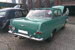 Heckansicht eines Opel Olympia Rekord P2 Limousine im Farbton ozeangr�n.