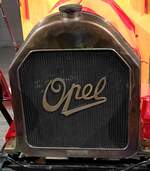 =Kühler des Opel Doktorwagen, Bauzeit 1909 - 1910, 1029 ccm, 8 PS, 50 km/h, gesehen im EFA Museum in Amerang, 06-2022