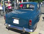Heckansicht eines Peugeot 403 Berline. 