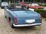 Heckansicht eines Peugeot 404 Cabriolet. 1961 - 1968. Oldtimertreffen an der Galopprennbahn Krefeld am 16.07.2017.
