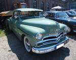 Plymouth Series P20 Coupe aus dem Jahr 1950. Von diesem, dreisitzigen, Coupe verkaufte die Chrysler-Tochter Plymouth im Modelljahr 1950 16.861  Fahrzeuge zu einem Preis ab US$ 1371,00. Das im Farbton channel green lackierte Coupe, wird von einem Sech ...
