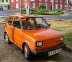 Ein orange Polski Fiat 126P  Kleinpolski . Foto: Juni, 2021.