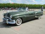 Pontiac Chieftain Deluxe Eight Convertible (1953), aufgenommen April 2018 beim Oldtimertreffen auf Theresienwiese in München