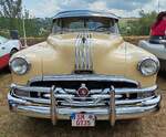 =Pontiac Eight steht bei einer Oldtimerveranstaltung in Unterbreizbach, 07-2026 