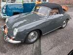 Porsche 356B T5 1600 Cabriolet im Farbton reihergrau aus dem Modelljahr 1961. F�r ein solches Cabriolet musste der K�ufer damals mindestens DM 14.950,00 auf die Theke des Porsche-H�ndlers legen. Dieser 356´er ist mit dem mittleren, damals liefer ...