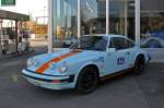 Porsche 911 Oldtimer vor einer Garage in Birsfelden.