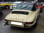 Heckansicht eines Porsche 911 2.4 Targa aus dem Jahr 1973.