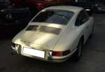 Heckansicht eines Porsche 911 aus dem Jahr 1966 im Farbton hellelfenbein. Classic Remise Düsseldorf am 30.11.2023.