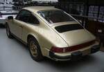 Heckansicht eines Porsche 911S Coupe der Sonderserie  Signature Edition  aus dem Jahr 1976. Classic Remise Düsseldorf am 26.02.2024. 