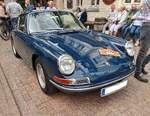 Porsche 911 aus dem Jahr 1966. Dieser fr�he Porsche 911 im Farbton agablau, wurde im August des Jahres 1966 erstmalig zugelassen. Der im Heck verbaute, Gebl�se-gek�hlte, Sechszylinderboxermotor hat einen Hubraum von 1991 cm� und leistet 130 PS. 13. Saarner Oldtimer-Cup am 30.08.2026 in M�lheim an der Ruhr/Saarn.