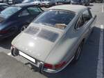 Heckansicht eines Porsche 912 im Farbton delphingrau. Besucherparkplatz der Retro Classics in Essen im April 2026.