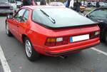 Heckansicht eines Porsche 924 im Farbton indischrot. Oldtimertreffen am Cafe del Sol in Gelsenkirchen am 12.10.2025.