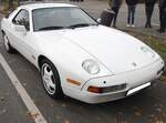 Porsche 928 GT im Farbton grandprix weiß, gebaut in den Jahren von 1989 bis 1991.