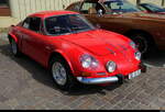 Ein Roter Renault Alpine zu Besuch am Oldtimer Treff auf den Areal des Flugplatz in Bleienbach am 31.05.2026