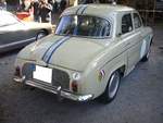 Heckansicht einer Renault Renault Dauphine aus dem Jahr 1959.