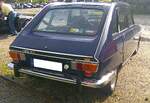 Heckansicht eines Renault R16 TL im Farbton bleu parisienne aus dem Jahr 1977.
