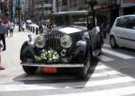 Dieser alte Rolls Royce wartete am 13.6.2015 in der Innenstadt von Andorra la Velle auf ein Brautpaar! - Um welches spezielle Modell es sich dabei handelt, möge man gerne ergänzend
