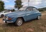 Profilansicht eines Saab 96 im Farbton carolina blue aus dem Jahr 1972.