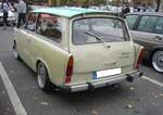 Heckansicht eines etwas  aufgepimpten  IFA Sachsenring Trabant 601 Universal de Luxe. Oldtimertreffen am Cafe del Sol in Gelsenkirchen am 12.10.2025.