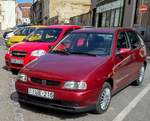 Seat Ibiza II in Weinrot. Foto: September 2019, Pécs, Ungarn.
