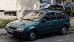 Hier ist ein grüner dreitürer Suzuki Swift II pre-Facelift zu sehen. Foto: August, 2023.