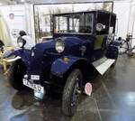 Tatra 12. Der im Jahr 1926 vorgestellte Tatra 12 war in etlichen Karosserieversionen lieferbar. Zwischen 1926 und 1933 verließen 7525 Fahrzeuge dieses Typs die Werkshallen in Koprivnice. Konstrukteur dieses Modelles war der legendäre Hans Ledwinka (*1878 +1967). Mit diesem Modell hat Ledwinka ein innovatives Auto mit Zentralrohrrahmen, Einzelradaufhängung und Luftkühlung geschaffen. Der Zweizylinderboxermotor hat einen Hubraum von 1056 cm³ und leistet ca. 15 PS. Techno Classica Essen am 13.04.2023.