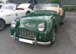 Triumph TR3 im Farbton british racing green, gebaut von 1955 bis 1957.