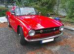 Triumph TR6 im Farbton signal red, produziert in den Jahren von 1970 bis 1976.