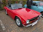 Triumph TR6 im Farbton signal red, produziert in den Jahren von 1970 bis 1976.