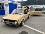 Ein Golf 1 mit dem passenden Anhänger beim VW Volksfest am 25.8.18 in Interlaken.