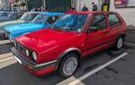 Ein rechts gelenkter VW Golf 2 GTI 16V. W�hrend der  normale  VW Golf 2 bereits im Jahr 1983 bei den H�ndlern stand, kam das sportliche GTI-Modell erst Anfang 1984 ins Modellprogramm von VW. Der hier gezeigt, dreit�rige, GTI ist mit dem ab Fr�hjahr 1987 lieferbaren Vierzylinderreihenmotor mit 16-Ventiltechnik ausger�stet. Dieser Motor mit Katalysatortechnik hat einen Hubraum von 1781 cm� mit einer Leistung von 129 PS. Die H�chstgeschwindigkeit gab das VW-Werk damals mit genau 200 km/h an. Brynmawr Classic Car Show/South Wales am 26.07.2026.