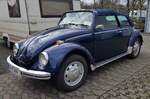 =VW Käfer Cabrio, gesehen auf der Freifläche der Technorama Kassel im März 2023