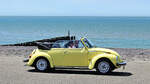 VW K�fer Cabrio, auf dem Damm in  Westkapelle, Walcheren, Zeeland, NL, im Urlaub gesehen. 24. Wasschappelse Oldtimerrit am Samstag, den 20. Juni 2026