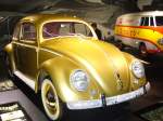 VW Kfer vom 05.08.1955 (der einmillionste)vergoldet und in  verschwenderischer Innenausstattung .