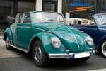 VW Typ 15 (Käfer Cabriolet) aus dem Jahr 1966. Ab dem Modelljahr 1966 war das Käfer Cabriolet nur noch mit dem neuen 1500´er Motor lieferbar. Dieser, im Heck verbaute, gebläsegekühlte Vierzylinderboxermotor hat einen Hubraum 1493 cm³ und leistet 44 PS. Oldtimertreffen in Heiligenhaus am 12.09.2021.