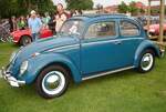 VW Typ1 Käfer aus dem Jahr 1963 im Farbton seeblau. Der im Heck verbaute, gebläsegekühlte, Vierzylinderboxermotor hat einen Hubraum von 1192 cm³ und leistet 30 PS. Oldtimertreffen Münster/Westfalen.