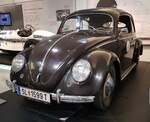 = Brezelkäfer  Baujahr 1952, 25 PS, 1131 ccm, 100 km/h, ausgestellt im Museum  fahr(T)raum - Ferdinand Porsche  in Mattsee/Österreich im Juni 2022